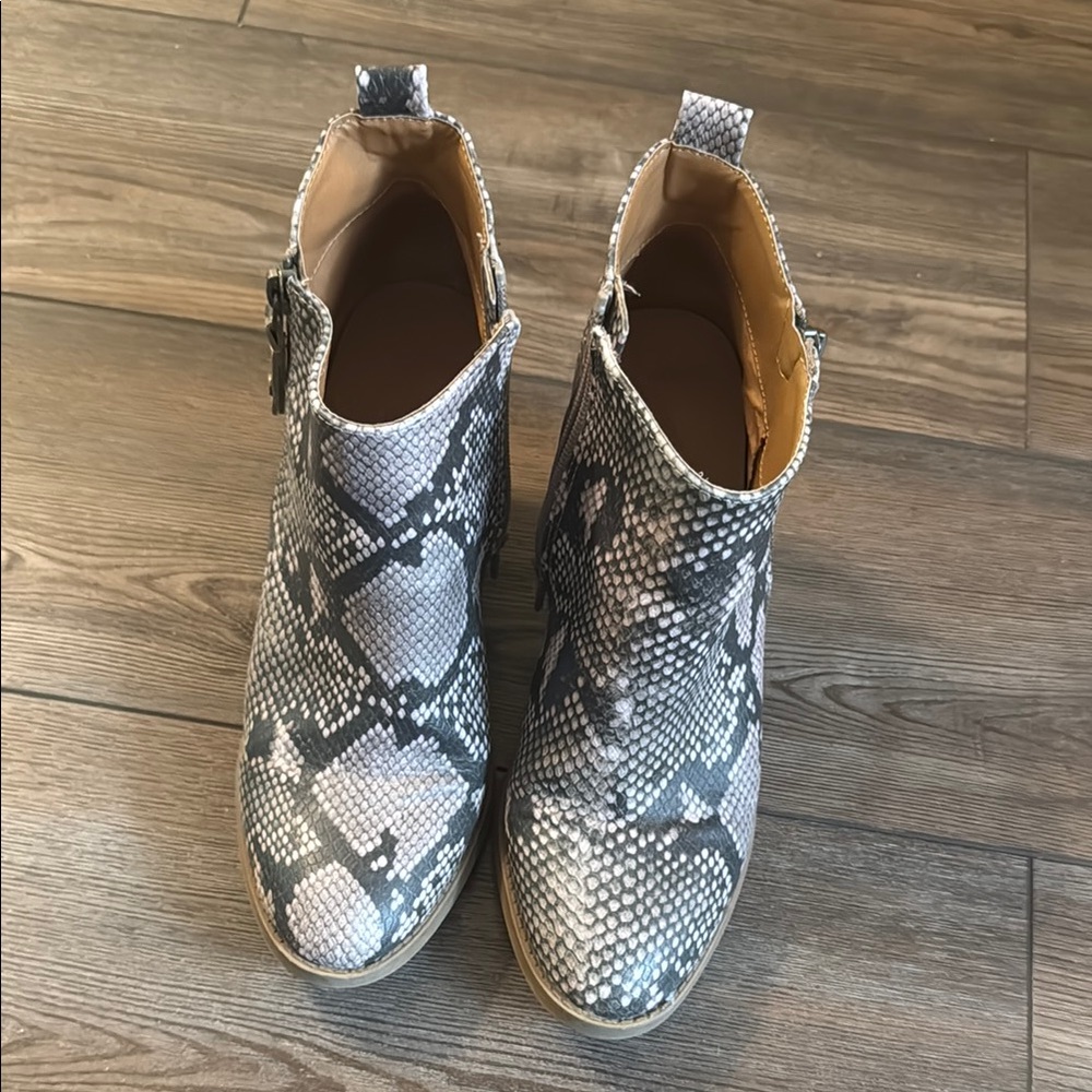 Universal Thread Snakeskin Ankle Boots - Gray